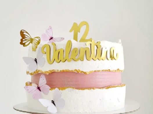 Bolo especial branco e rosa da Rienes Cakes