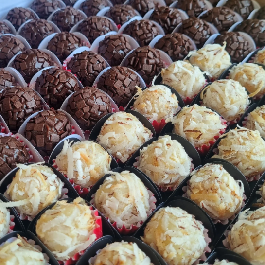 Docinhos de festa da Rienes Cakes